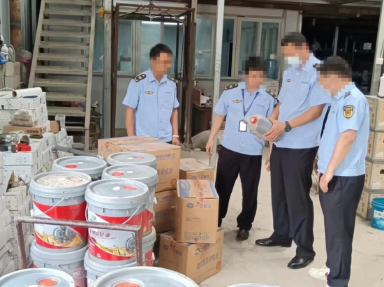查獲一批涉嫌侵權殼牌潤滑油美孚潤滑油商標的潤滑油品牌產品