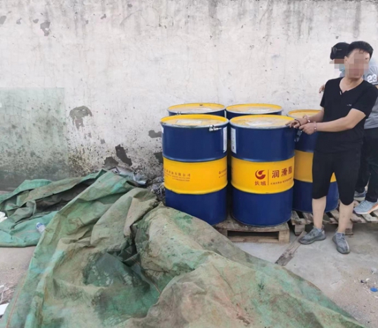 河南鄭州警方端掉假冒品牌潤(rùn)滑油窩點(diǎn)，涉案金額10萬(wàn)余元