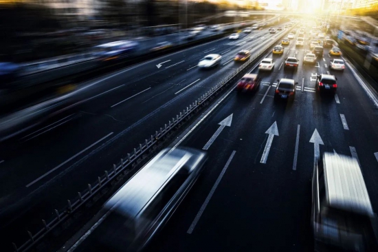 中國汽車工業(yè)協(xié)會數(shù)據(jù)顯示，上半年我國汽車銷量為1205.7萬輛